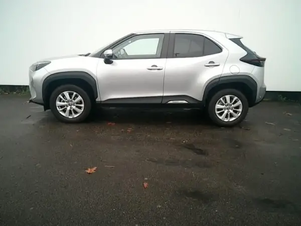 YARIS CROSS